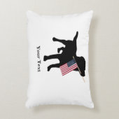 米国の米国旗、7月の第4を持つ黒い実験室犬 アクセントクッション (正面(垂直))