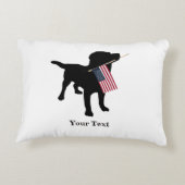 米国の米国旗、7月の第4を持つ黒い実験室犬 アクセントクッション (裏面)