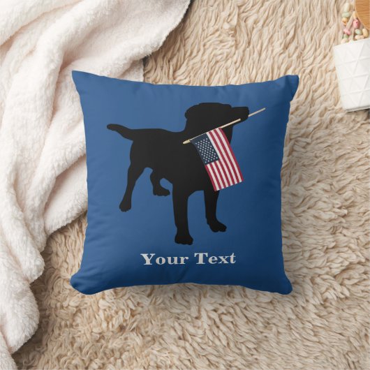 米国の米国旗、7月の第4を持つ黒い実験室犬 クッション (ブランケット)