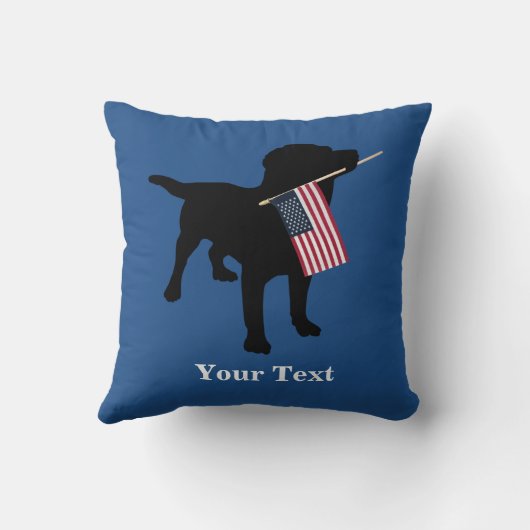 米国の米国旗、7月の第4を持つ黒い実験室犬 クッション (裏面)