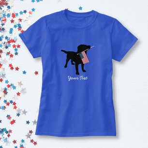 米国の米国旗、7月の第4を持つ黒い実験室犬 Tシャツ