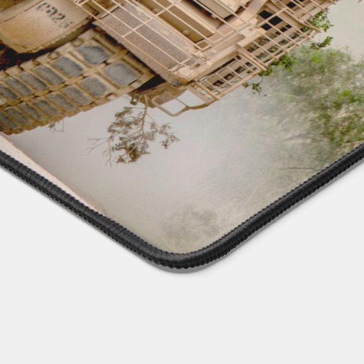 米国の装甲人輸送機 – M2 BRADLEY デスクマット (コーナー)