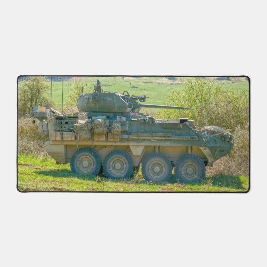 米国の装甲人輸送機 – STRYKER デスクマット (正面)