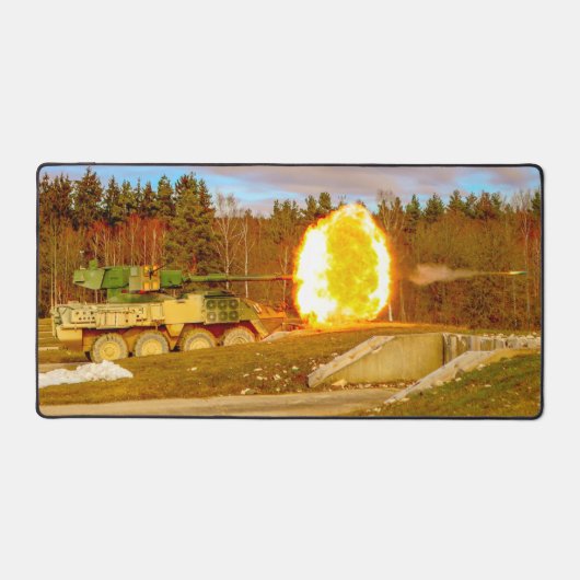 米国の装甲人輸送機 – STRYKER デスクマット (正面)