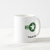 米国のTrust Me Green コーヒーマグカップ (正面右)