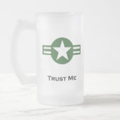 米国のTrust Me Green フロストグラスビールジョッキ (左)