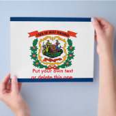 米国ウェストバージニア州旗を持つフライヤー チラシ (手)