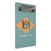 米国デラウェア州旗を持つミニクリップボード ミニクリップボード (アングル)