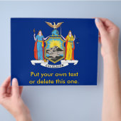 米国ニューヨーク州旗を持つフライヤー チラシ (手)