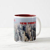 米国ニューヨーク市ミッドタウン。 ツートーンマグカップ (正面右)