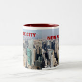 米国ニューヨーク市ミッドタウン。 ツートーンマグカップ (中央)