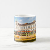 米国ニューヨーク – 2015年9月22日：ニューヨーク・ピアオン コーヒーマグカップ (中央)