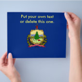 米国バーモント州旗を持つフライヤー チラシ (手)