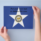 米国ヒューストン市旗を持つフライヤー チラシ (手)