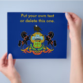 米国ペンシルバニア州旗を持つフライヤー チラシ (手)