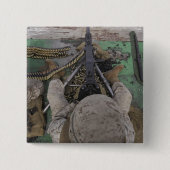 米国マリーン社はM2 50口径の機関銃を発射 缶バッジ (正面)