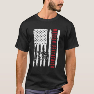 米国モダンペンタトロン代表チーム米国国旗を持つ米国人男性 Tシャツ