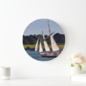 米国ロードアイランド州ニューポートでのセーリング ラージ壁時計 (ホーム)