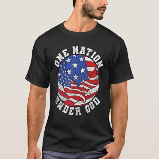 米国国旗でアメリカ誇りを持った4世の下を1国 Tシャツ (正面)