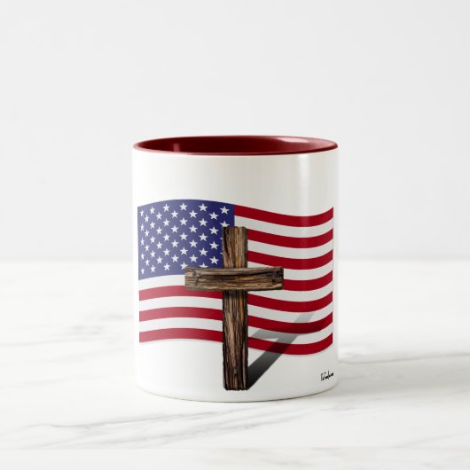 米国国旗と険しい十字架 ツートーンマグカップ (中央)