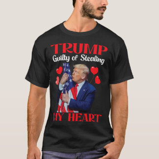 米国国旗のトランプを持つドナルド・トランプが盗みを犯した Tシャツ