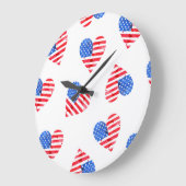 米国国旗のハート水色シームレス。 ラージ壁時計 (傾斜)