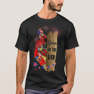 米国国旗のバーンドインザアメリカ愛国的なチキン Tシャツ