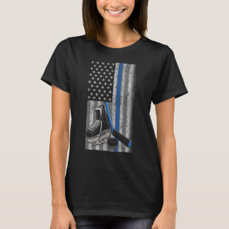 米国国旗のホッケー選手スティック青い線O Tシャツ