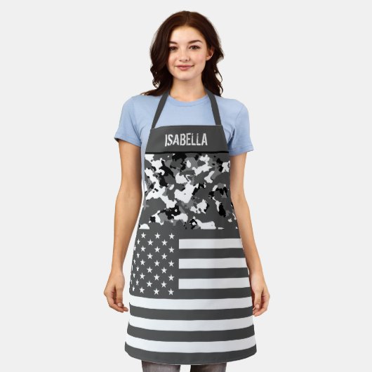 米国国旗のモノクロ迷彩柄カスタム エプロン (着用した状態)