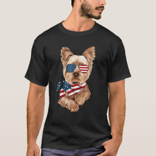 米国国旗のヨークシャーテリア愛国的な7月犬4日 Tシャツ