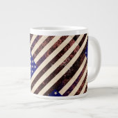 米国国旗のヴィンテージ グランジ ジャンボコーヒーマグカップ (正面右)