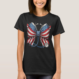 米国国旗の聴診器コケットボウRNナース Tシャツ