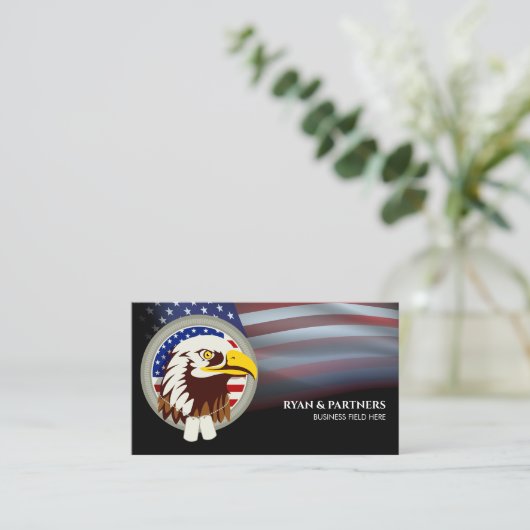 米国国旗の背景（黒）を持つイーグルエンブレム 名刺 (スタンド正面)