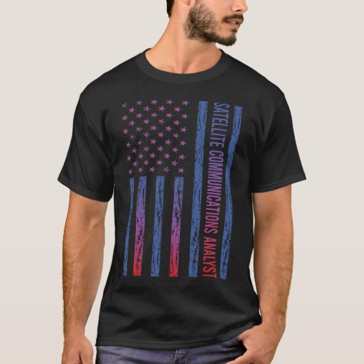米国国旗の衛星通信アナリスト Tシャツ (正面)