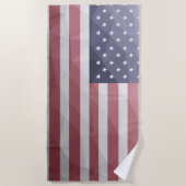 米国国旗の赤白青アメリカ幾何学的メッシュ ビーチタオル (正面)