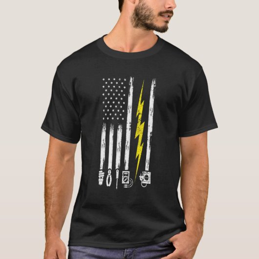米国国旗の電気ボルトの電気工事士ツール Tシャツ (正面)