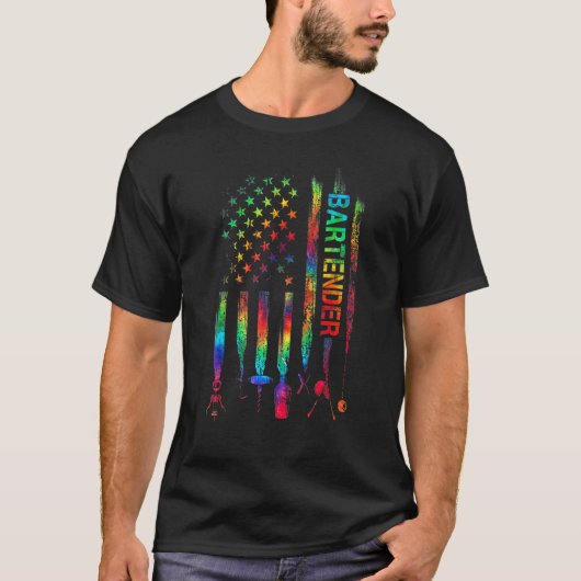 米国国旗を持つバーテンダー絞り染めバーテンディングFa Tシャツ (正面)