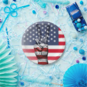 米国国旗を掲げた平和手印 ペーパープレート (パーティー)