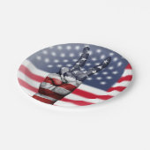米国国旗を掲げた平和手印 ペーパープレート (アングル)