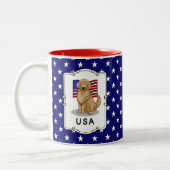 米国国旗ゴールデンレトリエバードッグ愛国心 ツートーンマグカップ (左)