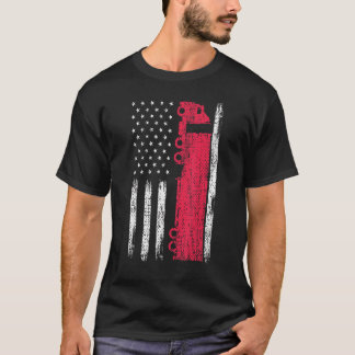米国国旗セミトラックドライバー18ホイーラーメカニズ Tシャツ