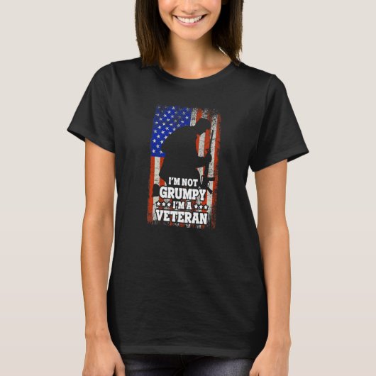 米国国旗Im不機嫌ではないIm A退役軍人 Tシャツ (正面)