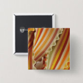 米国干し虹パスタ麺のクローズアップ。 缶バッジ (正面&裏面)