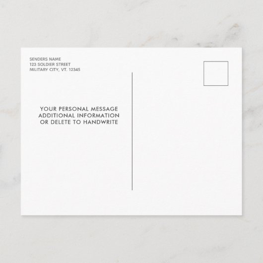 米国愛国国旗の写真軍隊行く遠くにパーティー インビテーションポストカード (裏面)