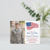 米国愛国国旗の写真軍隊行く遠くにパーティー インビテーションポストカード (スタンド正面)