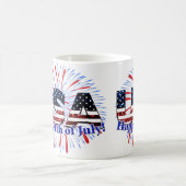 米国文字国旗のグリッター花火7月4日Happy コーヒーマグカップ (中央)