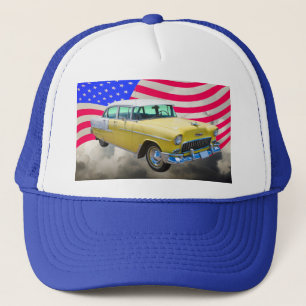 米国旗が付いている1955年のシボレーBel Air キャップ