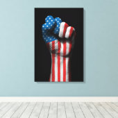 米国旗で握り拳を上げる キャンバスプリント (インサイチュ (ウッドフロア))