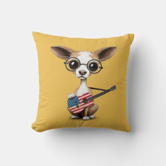 米国旗のギターを演奏しているチワワの小犬 クッション (正面)