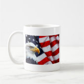 米国旗のマグの北アメリカの白頭鷲 コーヒーマグカップ (左)